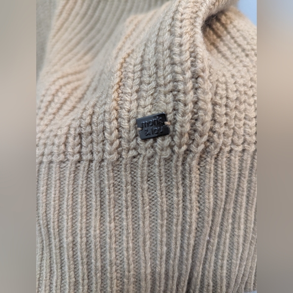 Plenty monk & Lou oatmeal colored sweater in size medium - Picture 5 of 5